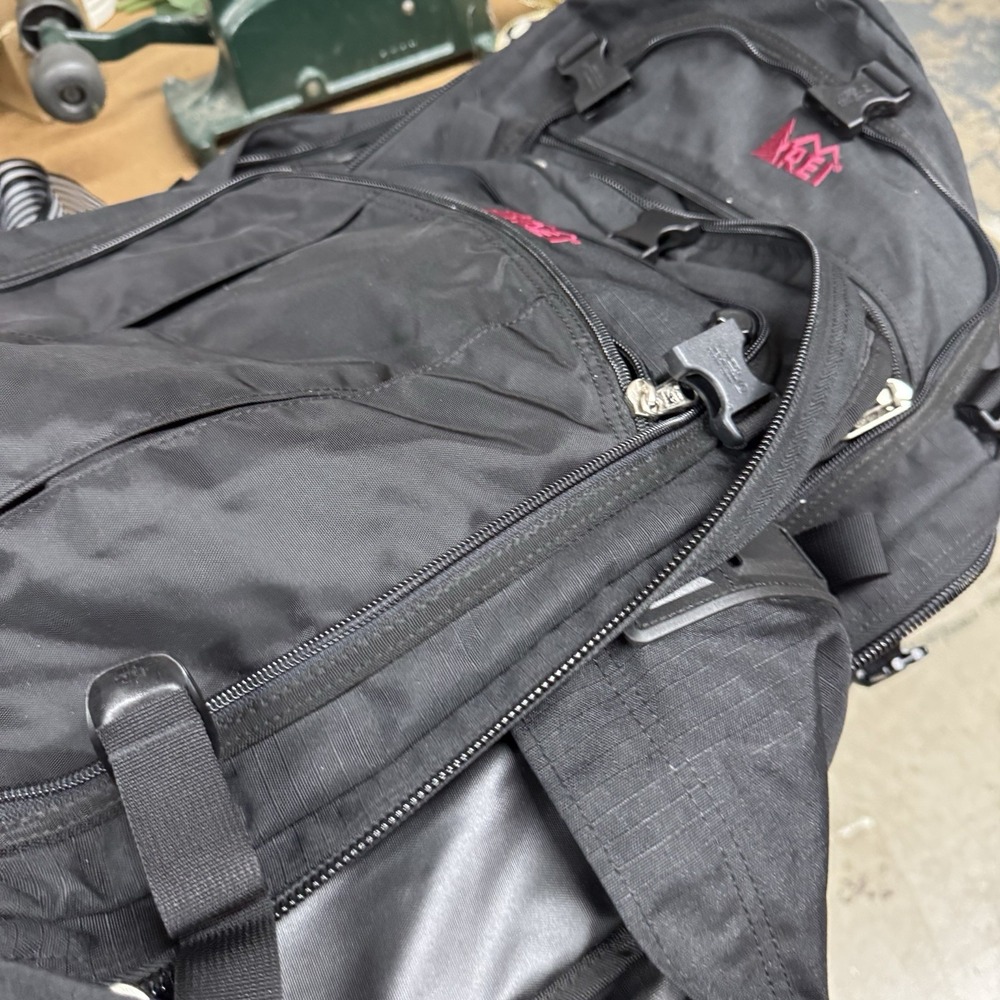 REI Black Nylon Backpack Carry On Bag Satchel Travel - Picture 13 of 13